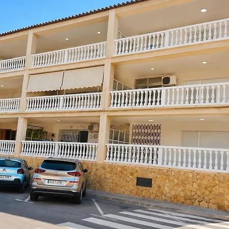 Spacious 3 Bedroom Flat 1 Min To With Terrace